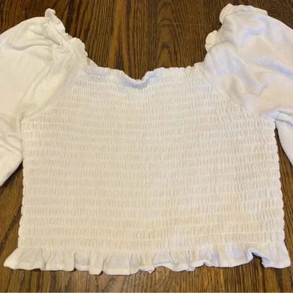 White Free People top! ⭐️